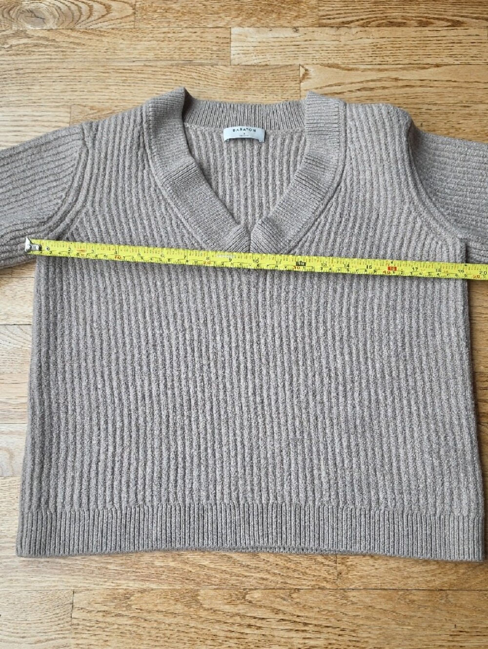 (S) Babaton Aritzia Taupe Ribbed V-Neck Sweater 100% Merino Wool Luxurious - Picture 8 of 9
